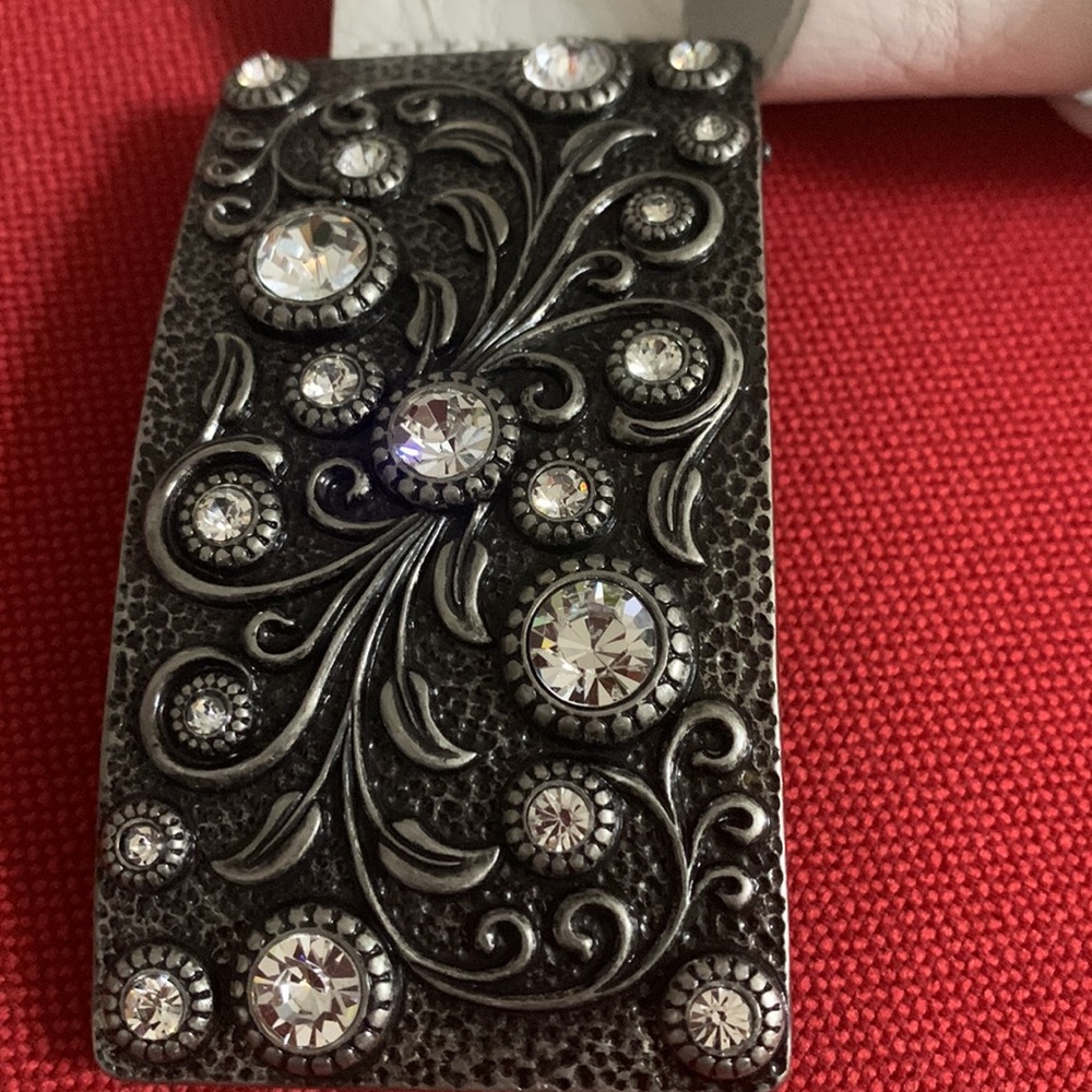 Like New🇨🇦Genuine Italian Leather Belt with Jewelled Buckle - Picture 3 of 12